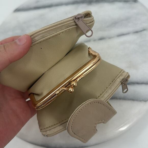 NWT cream leather coin purse - Picture 3 of 5